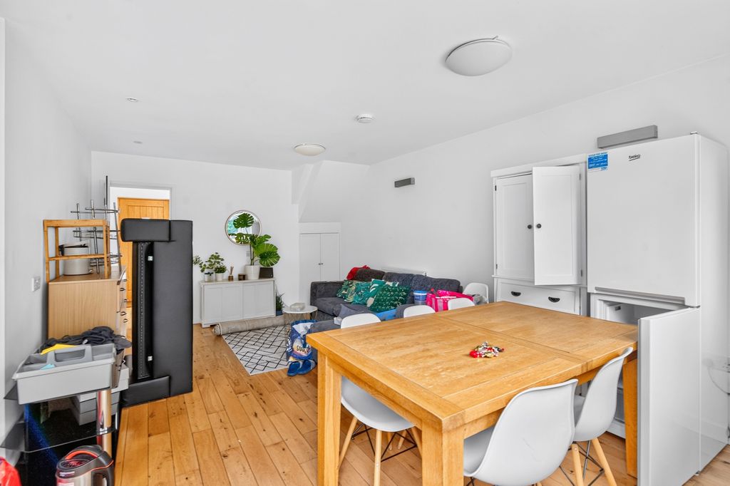 Property photo 2 of 13 Pbox-Img.Jpg