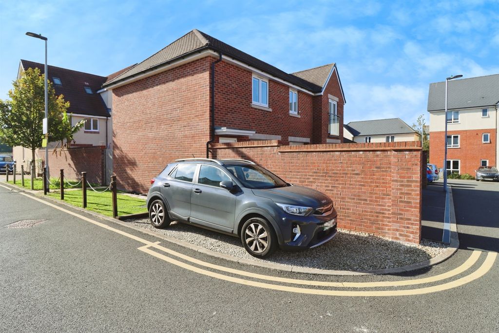 Property photo 3 of 18