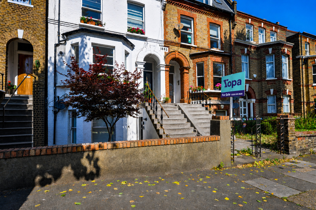Property photo 1 of 10 99B2557B-d9c0-4E63-86F7-36786Aa9690A