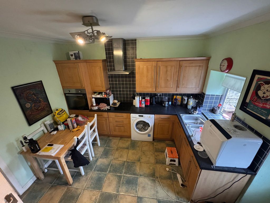 Property photo 3 of 8