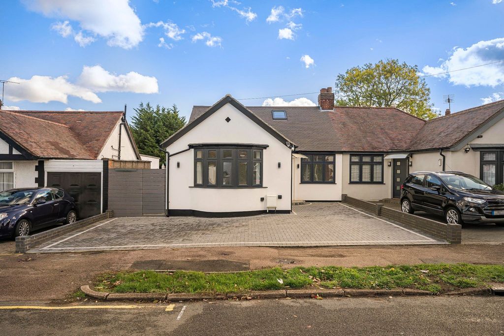 Property photo 1 of 18 Photograph 8