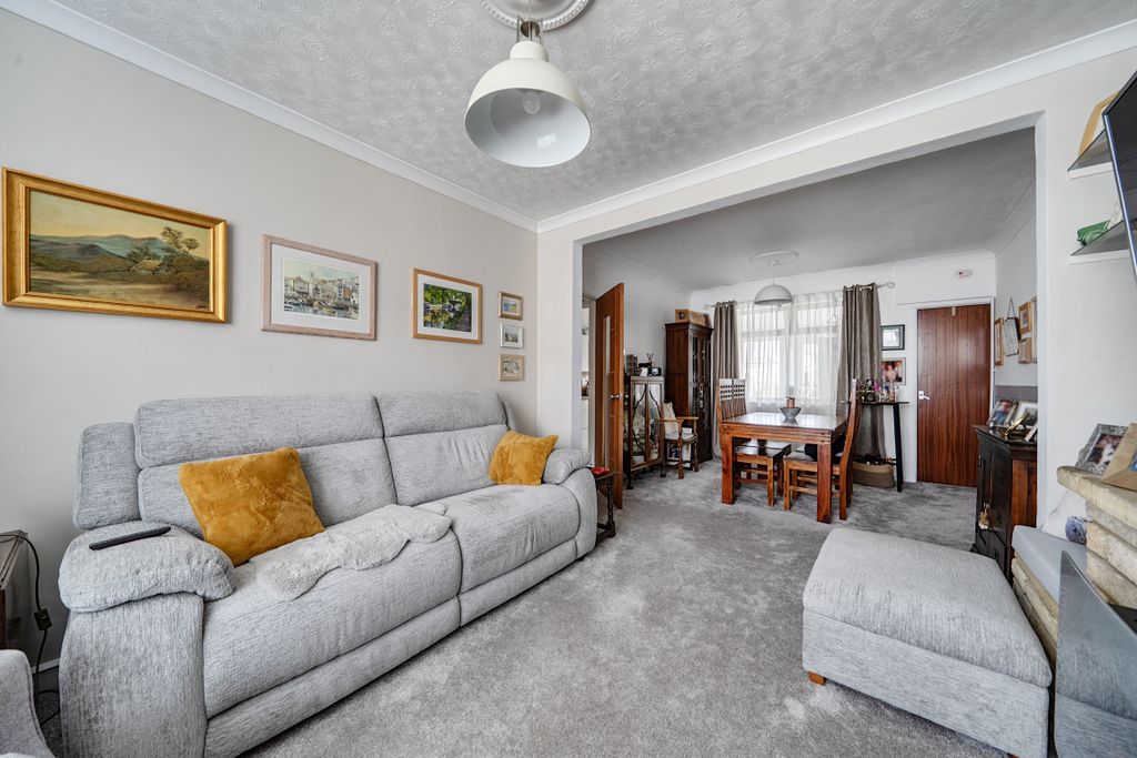Property photo 3 of 11 15205832
