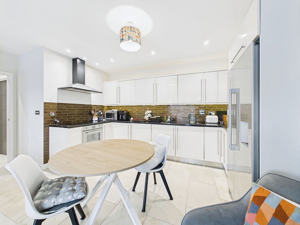 Property photo 3 of 12 07
