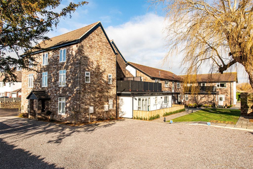 Property photo 1 of 14 External