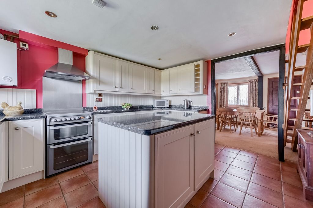 Property photo 2 of 23