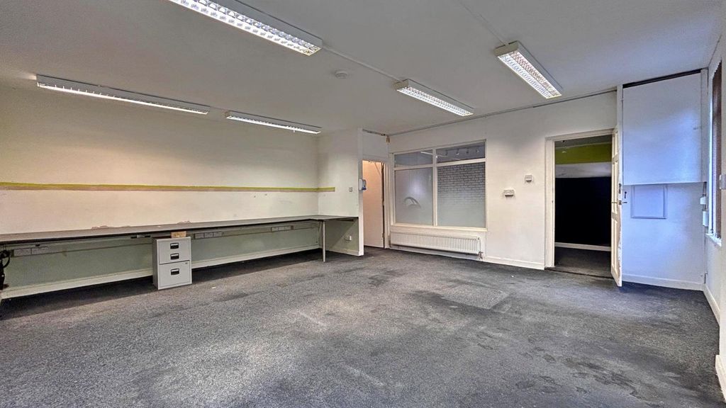 Property photo 2 of 11 Aitpdohhfewpamrwwtxc8A.Jpg