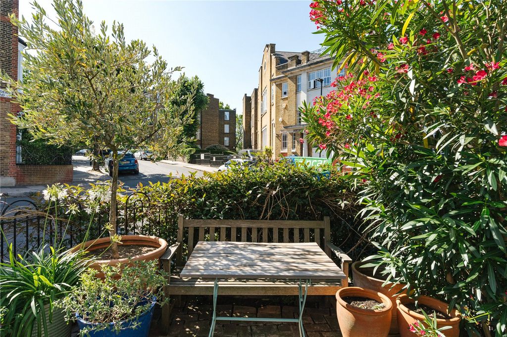 Property photo 2 of 27 Picture No. 35