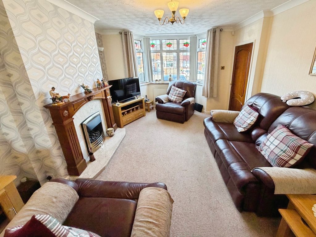 Property photo 3 of 13 Living/Dining Room