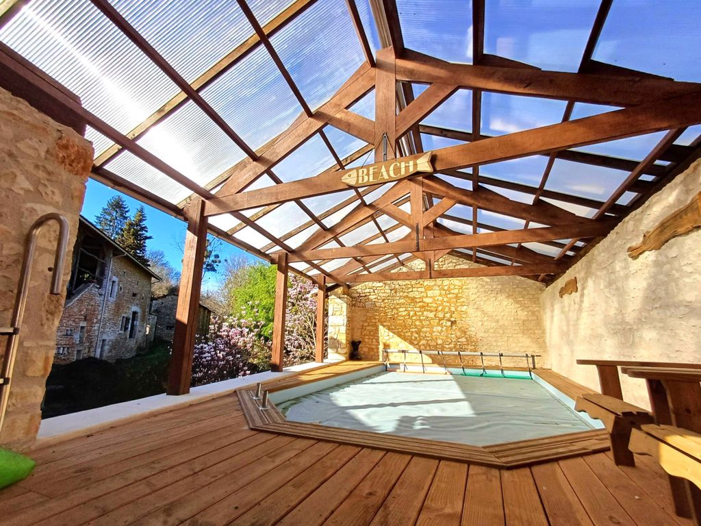 Property photo 2 of 26