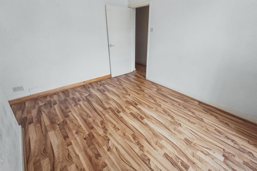 Property photo 3 of 19 31 Portland Road, Longsight, Manchester, Greater Manchester, M13 0Sa