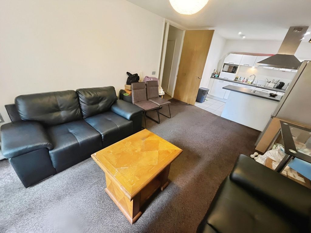 Property photo 3 of 12 Lounge