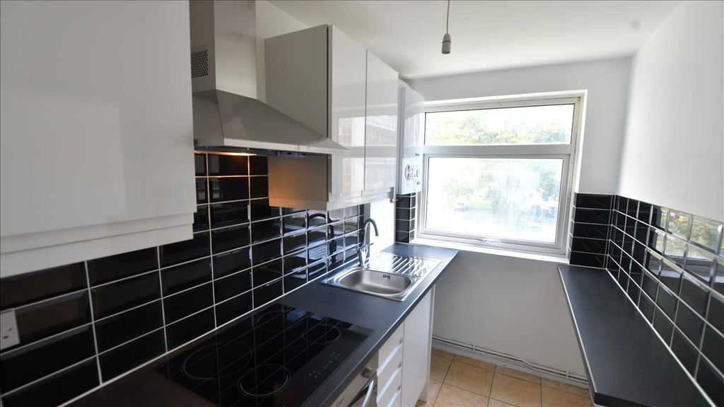 Property photo 3 of 5 Kitchen