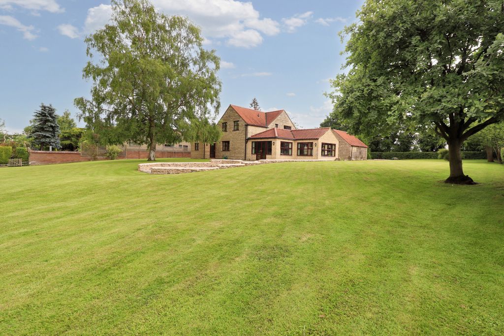 Property photo 2 of 36