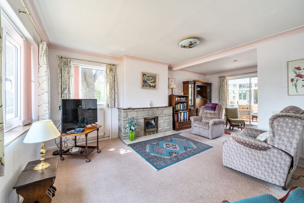 Property photo 3 of 15 Sitting Room