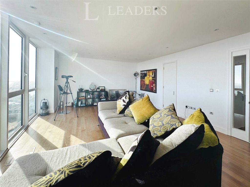 Property photo 3 of 13 Picture No. 02