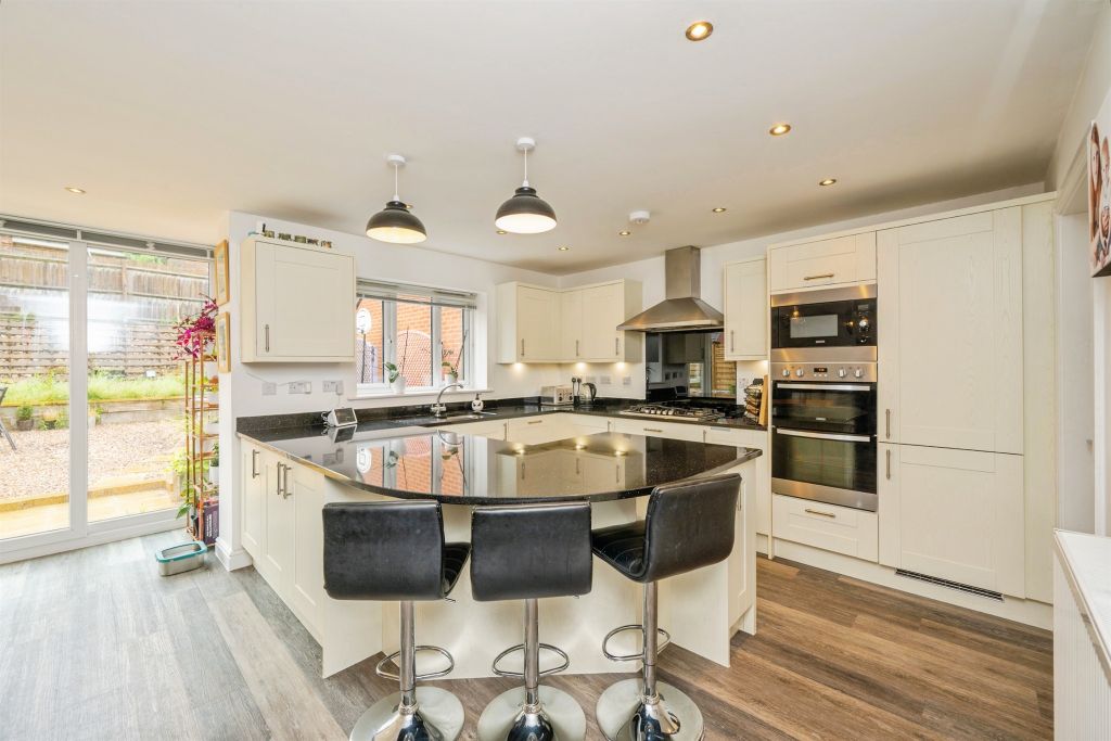 Property photo 2 of 33