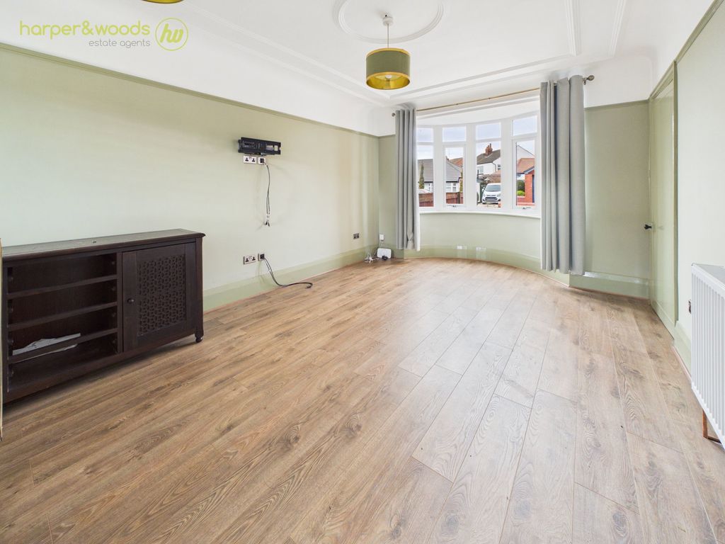 Property photo 2 of 31