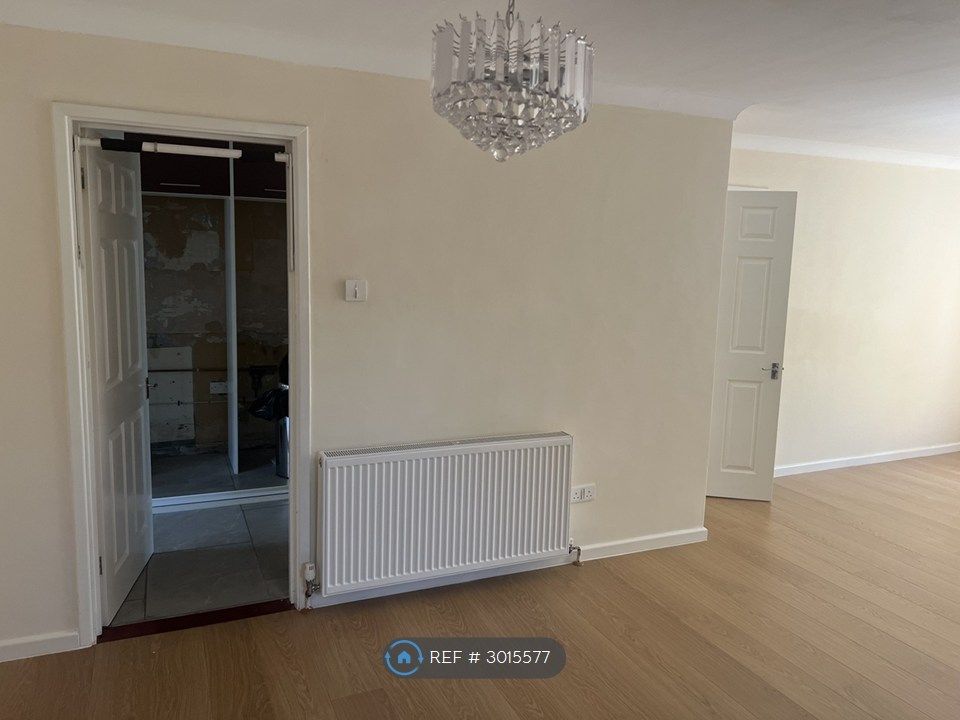Property photo 3 of 11 Living Room