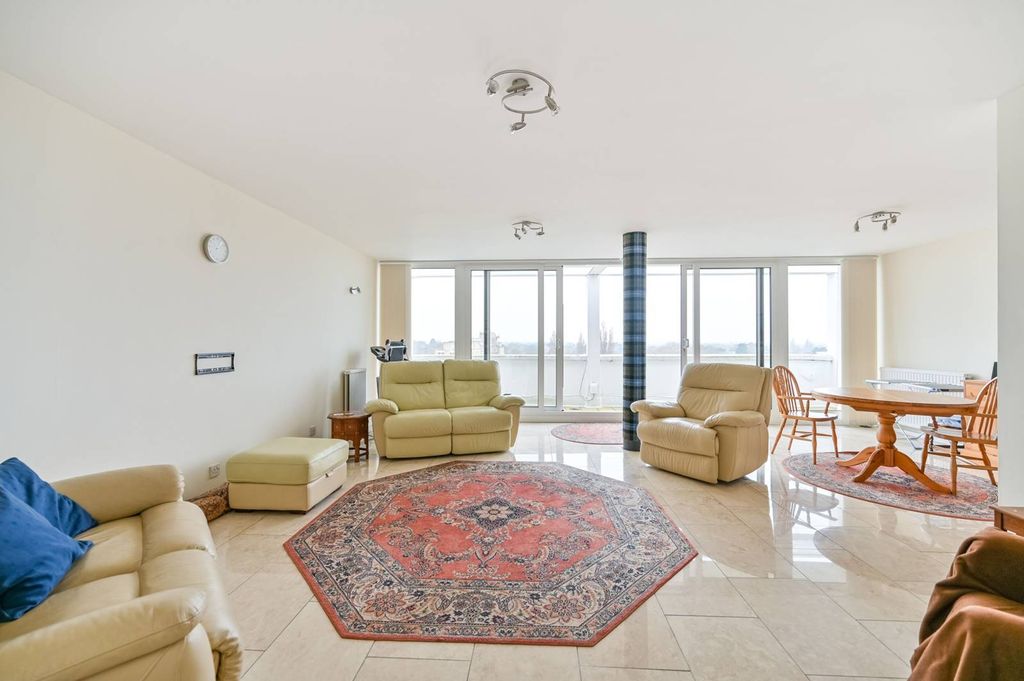 Property photo 3 of 20