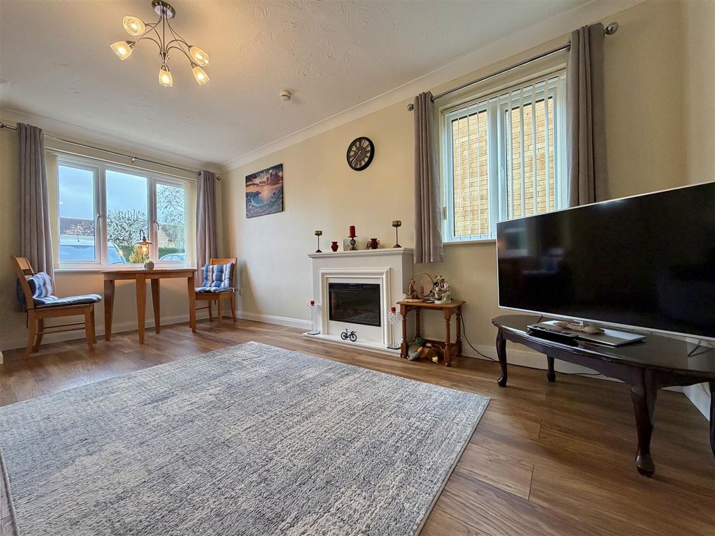 Property photo 2 of 11