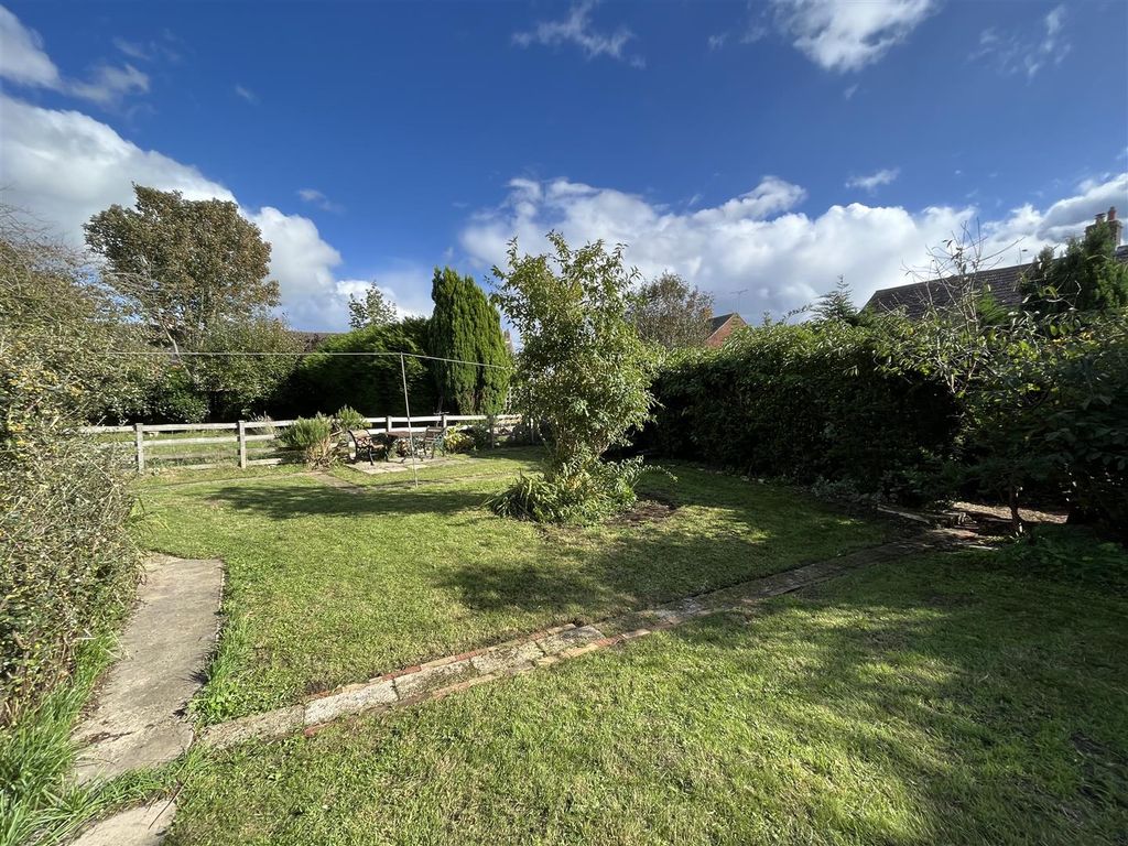 Property photo 2 of 18 Garden