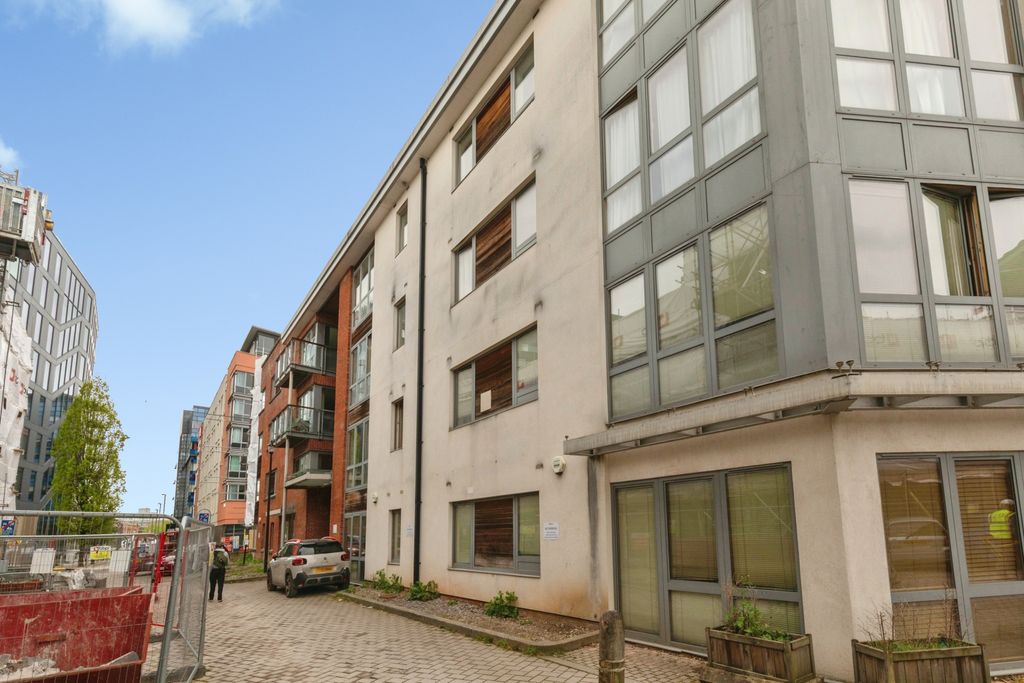 Property photo 3 of 19