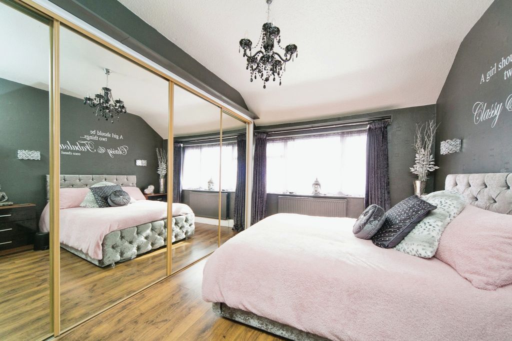 Property photo 3 of 17 Photography