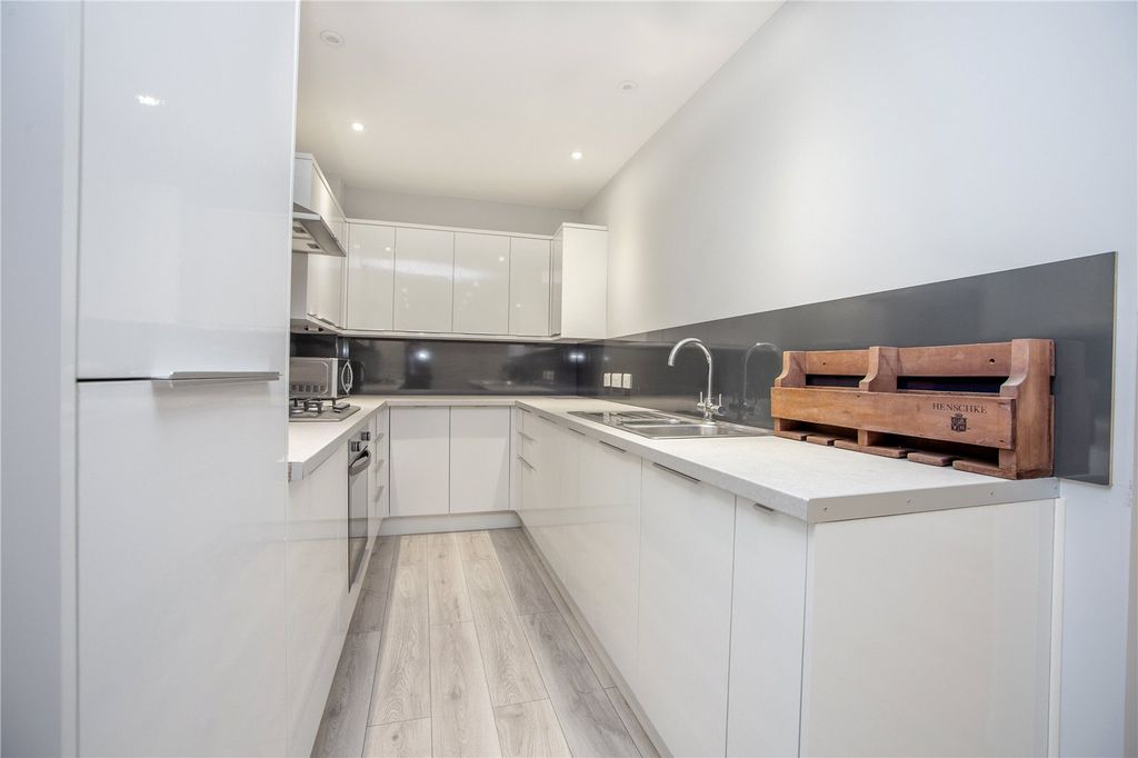 Property photo 3 of 12 Picture No. 21