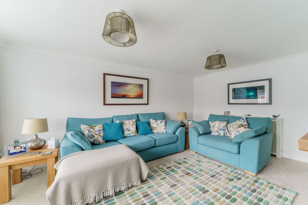 Property photo 3 of 28