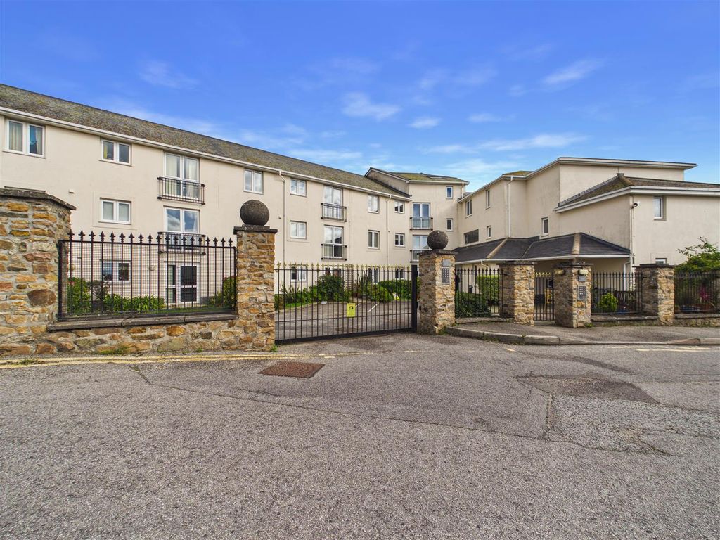 Property photo 1 of 19 External