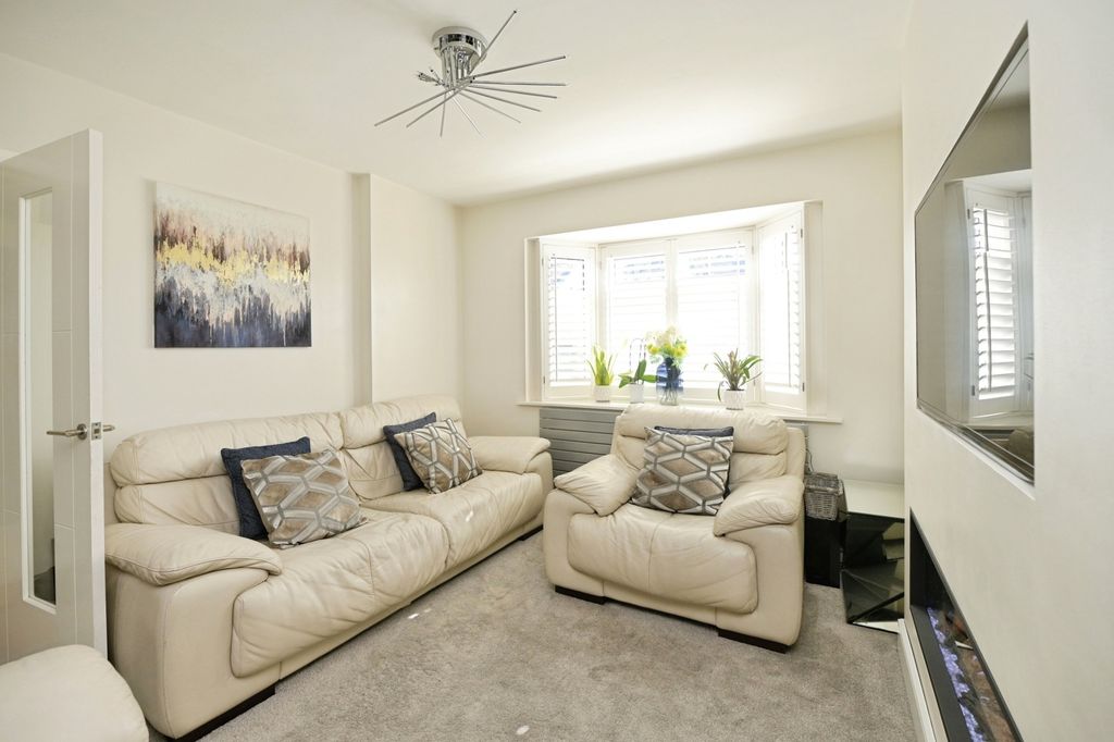 Property photo 3 of 19 Pbox-Img.Jpg