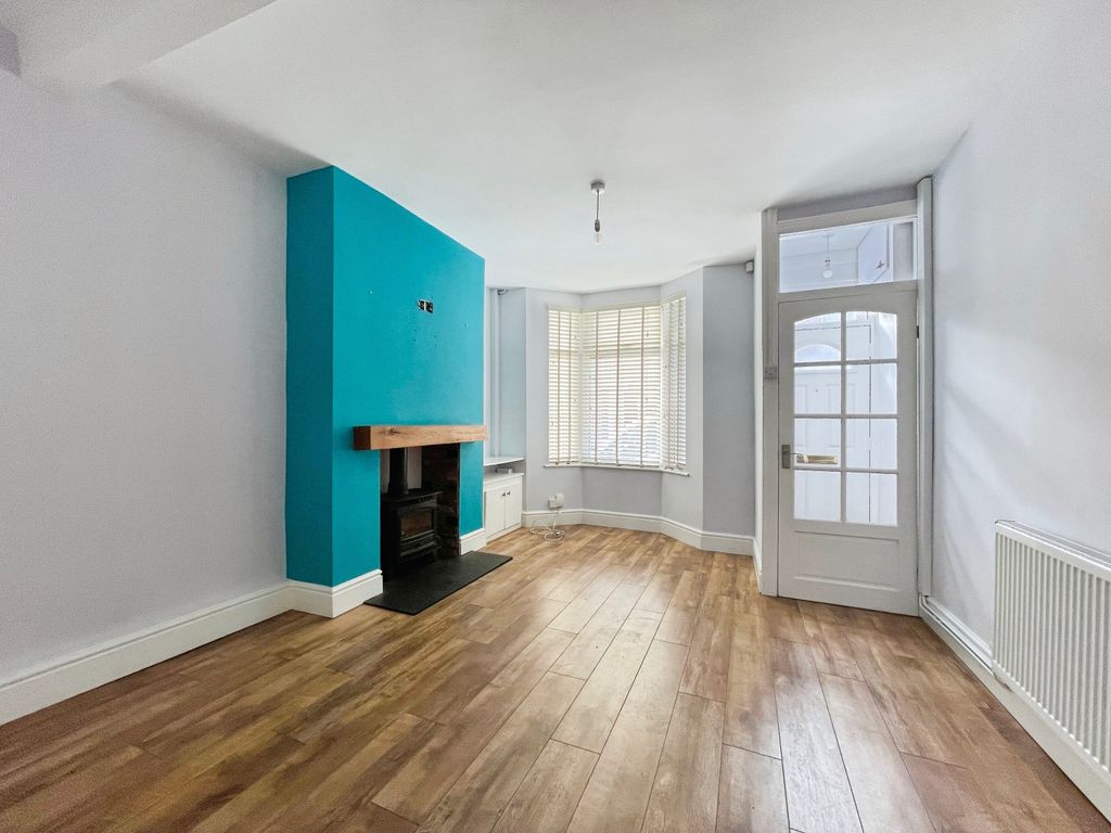 Property photo 3 of 12 8