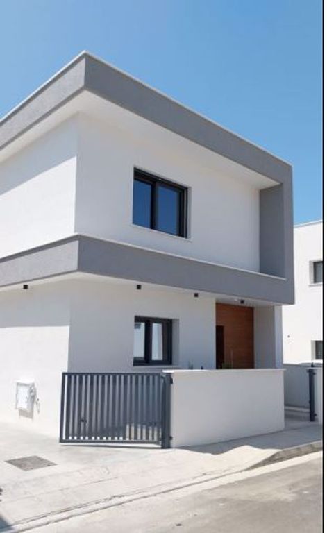 Property photo 2 of 14 Villa