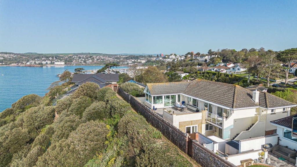 Property photo 2 of 26