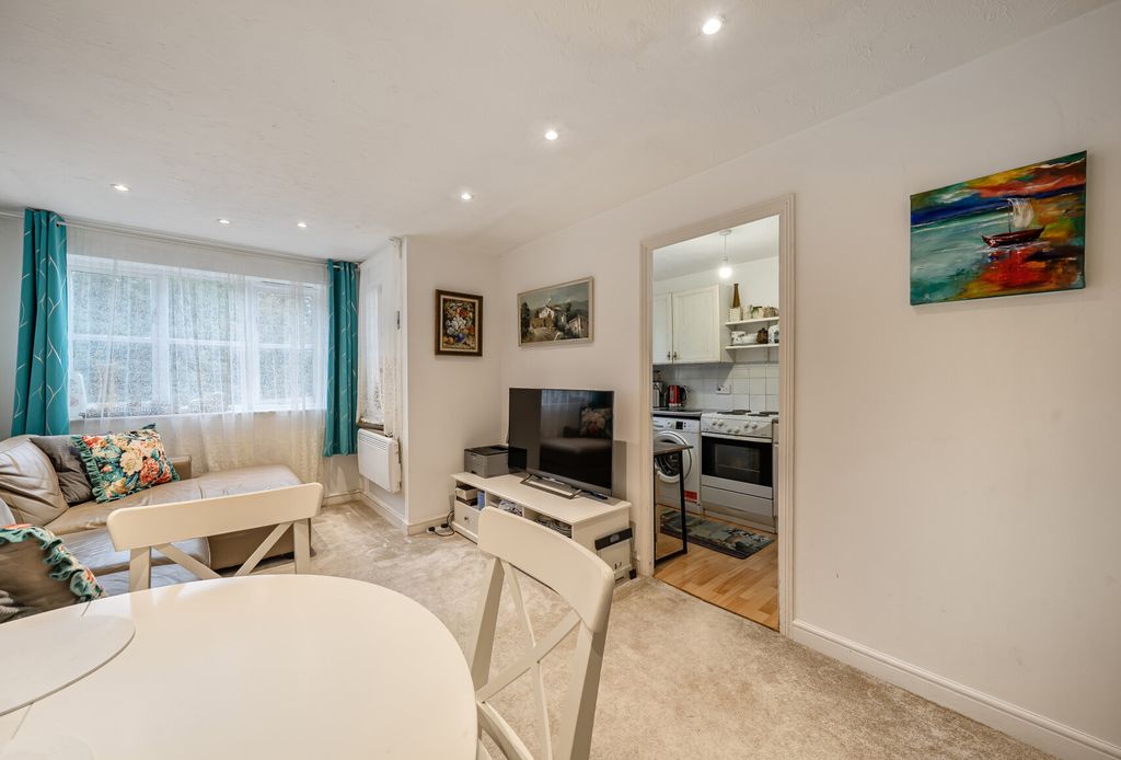 Property photo 3 of 14 1357653-2-68d6A79...