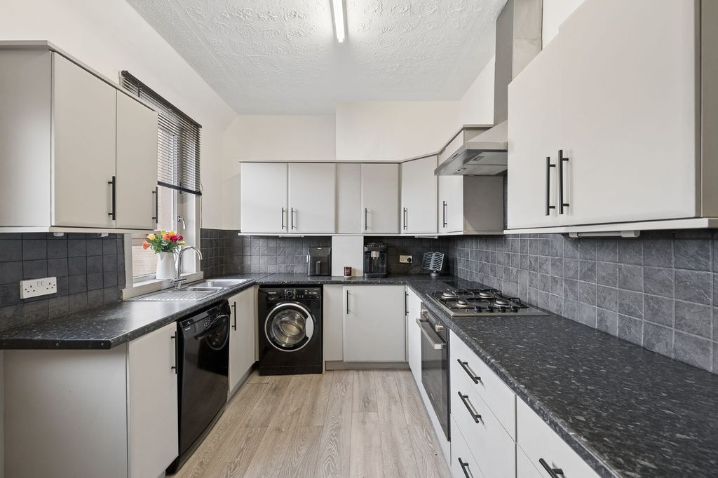 Property photo 2 of 30 Kitchen/ Diner