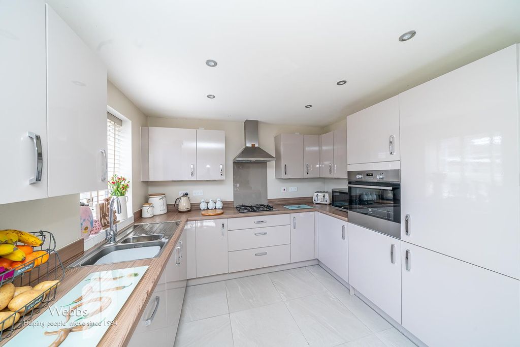 Property photo 3 of 28 Â© Webbs Estate Agents Â© (5 Of 151).Jpg