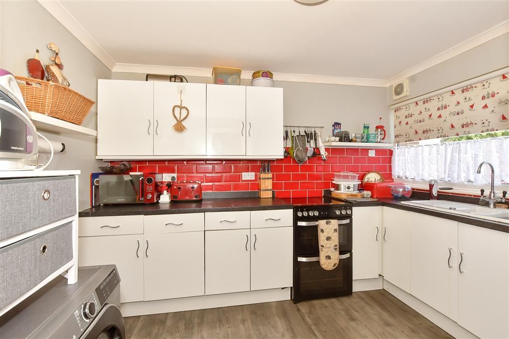 Property photo 2 of 9 Kitchen