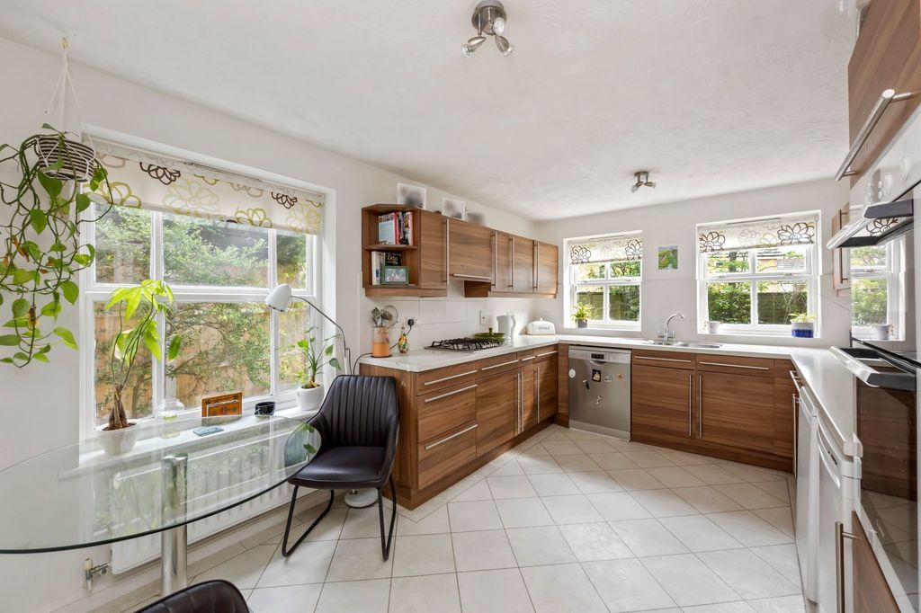Property photo 3 of 24