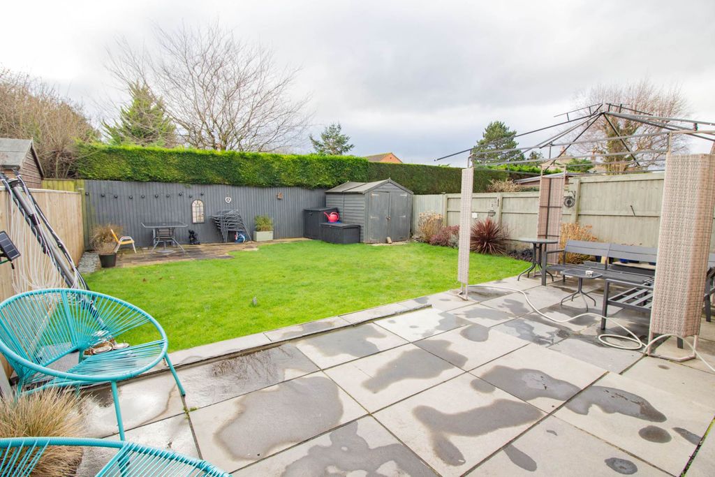 Property photo 2 of 20