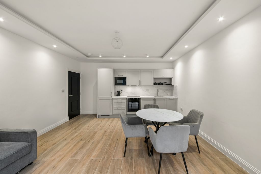 Property photo 3 of 15 Photo 17