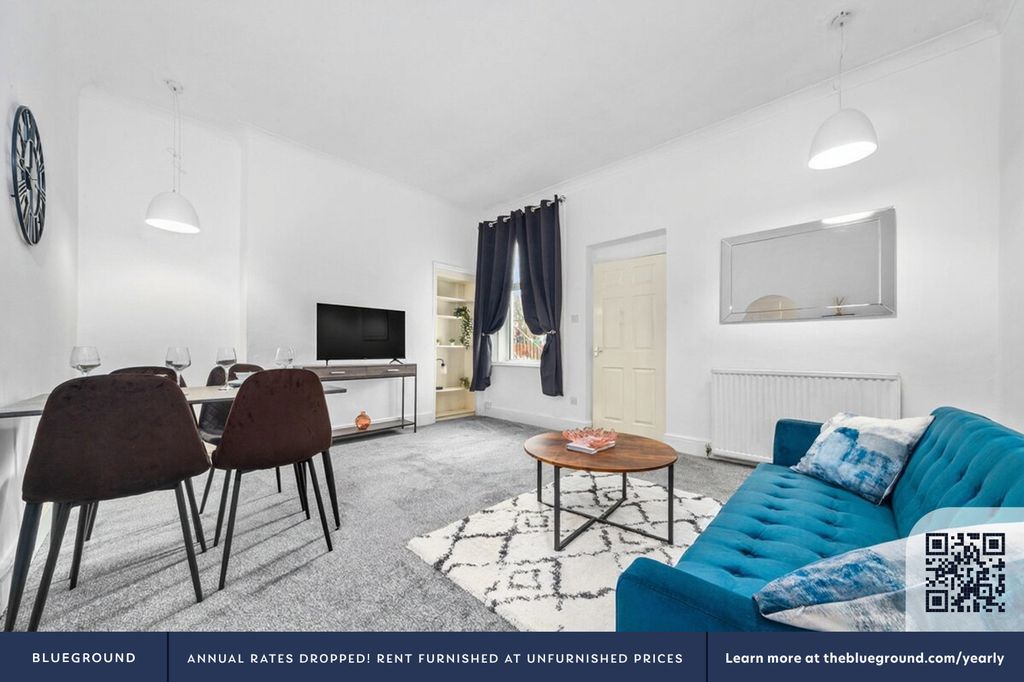 Property photo 3 of 19 Living Room