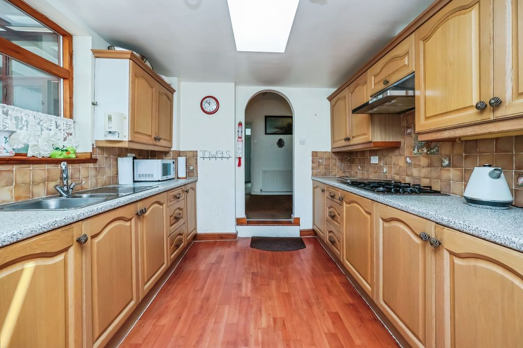 Property photo 3 of 15 Kitchen