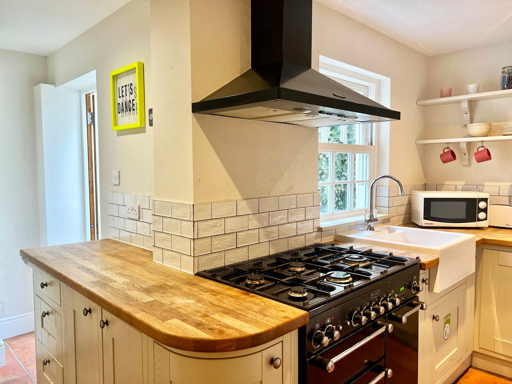 Property photo 3 of 17 Kitchen