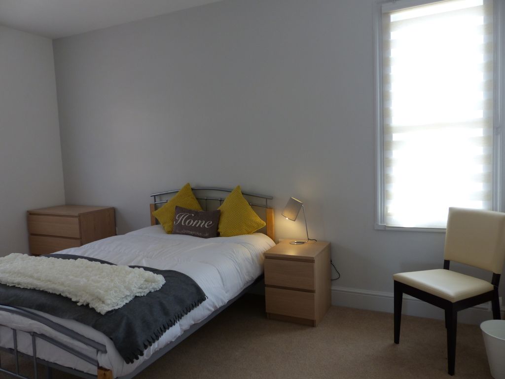 Property photo 1 of 14 Room 6 - Double Ensuite