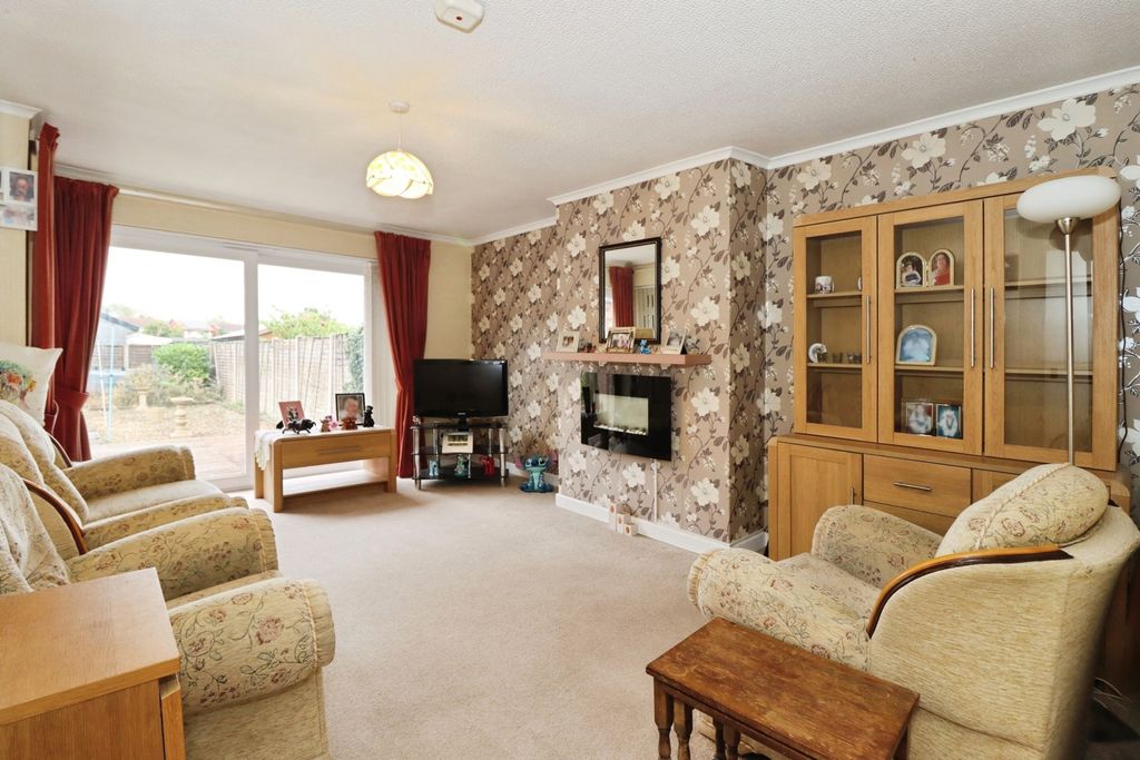 Property photo 2 of 17 Photo