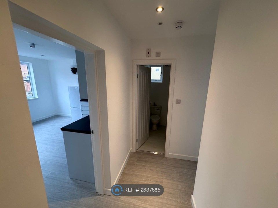 Property photo 2 of 5 Hallway