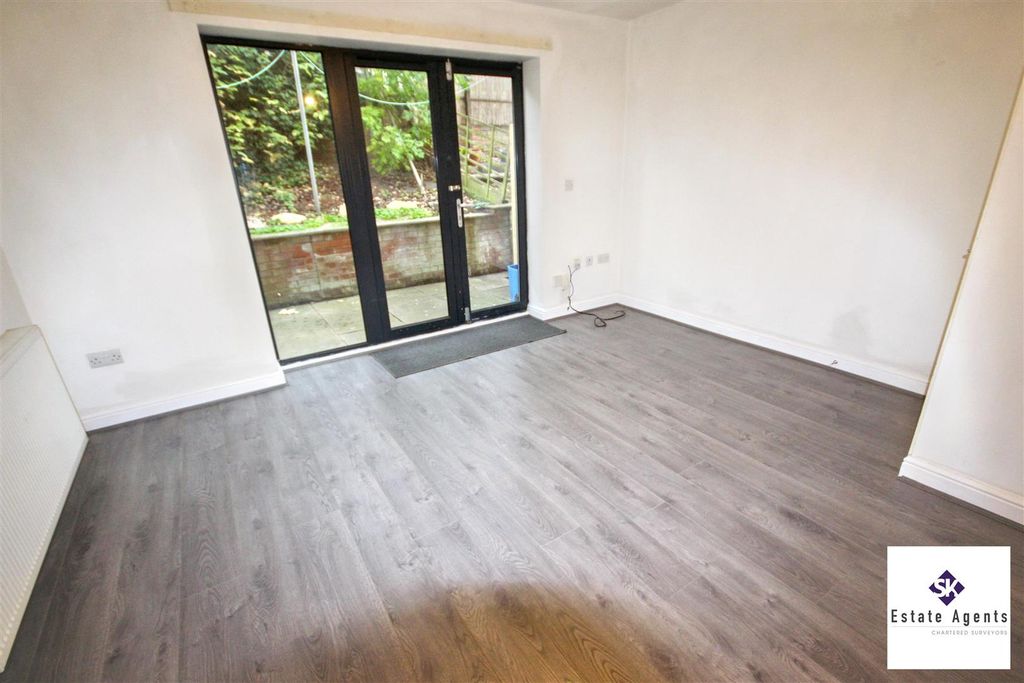 Property photo 3 of 14 Open-Plan Living