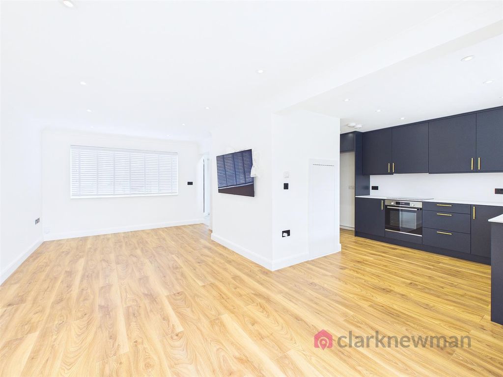 Property photo 3 of 20 Living Room