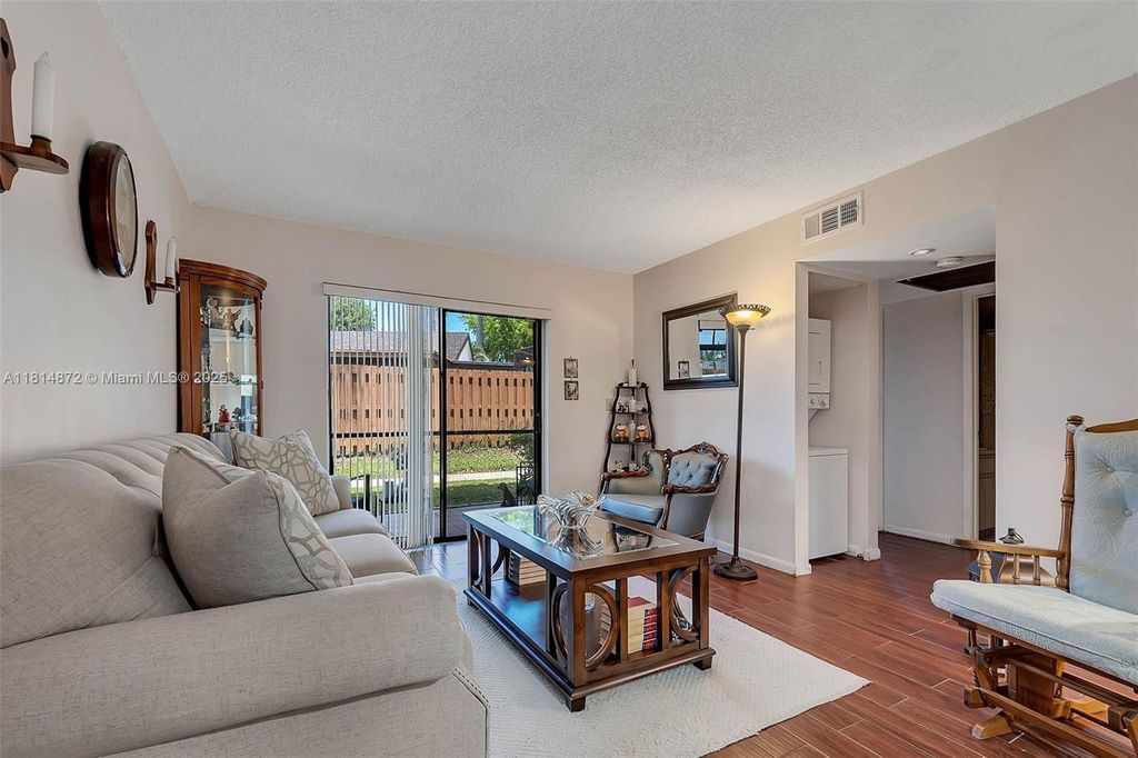 Property photo 2 of 18 <Alttext/>